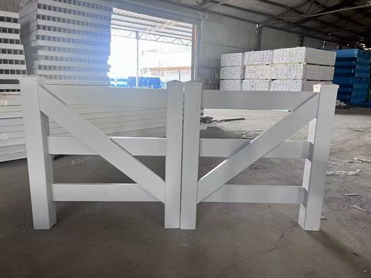 Durable PVC Horse Fence OEM Support Vinyl Livestock Fencing Corrosion Free