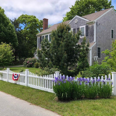 Beautiful And Customizable Garden Pvc Fence With Door For Outdoor Use