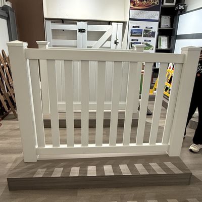 Low Maintenance pvc garden fence Anti Corrosion White Vinyl Barrier