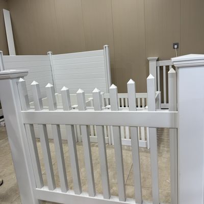 Modern White Pvc Fence Pickets 1.2m Height 2.4m Width High Temp Resistance