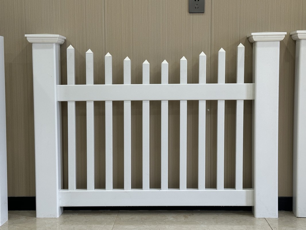 Glossy Surface PVC Picket Fence Attractive Decorative 4ft High