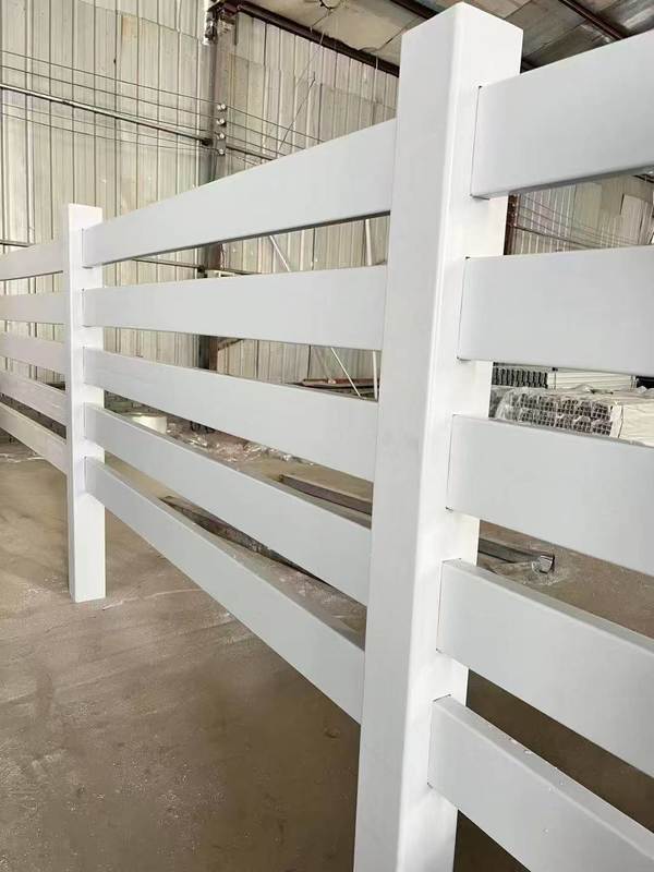 Customized Size PVC Farm Fence / Plastic Livestock Fencing 1.5m Height