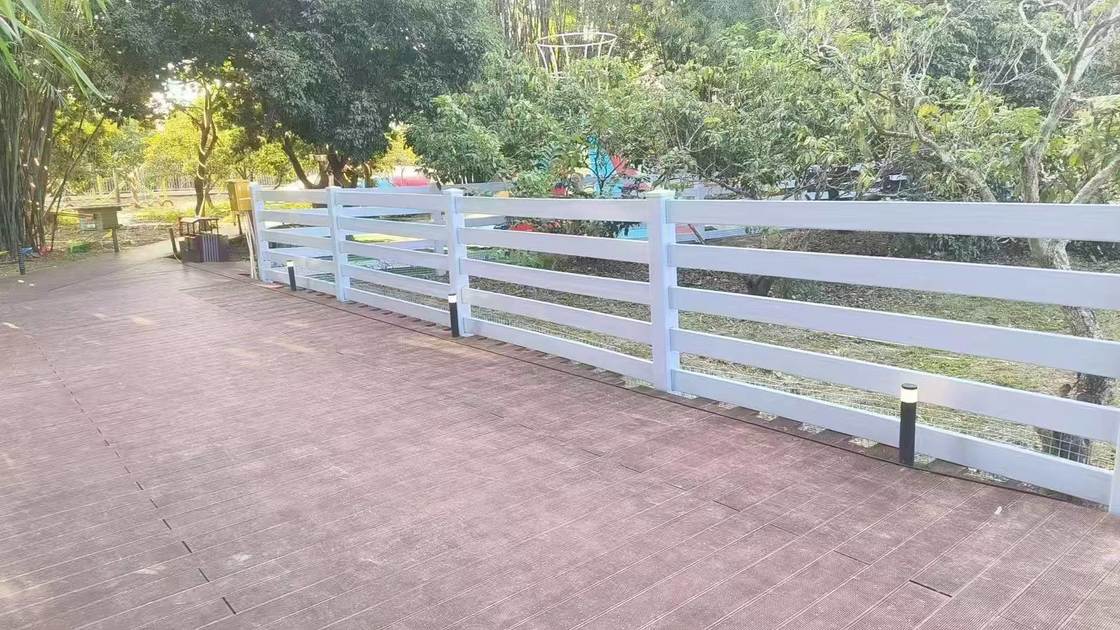 Long Service Life Plastic 3 Rail Vinyl Horse Fence In White Color 5ft Height