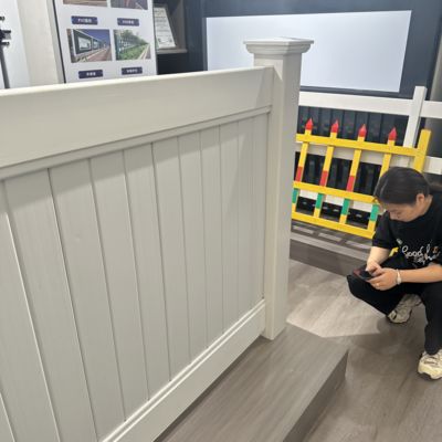 Installation Friendly White Plastic Privacy Fence Durable Column 2590mm